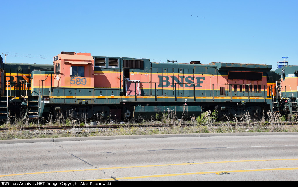 BNSF 589